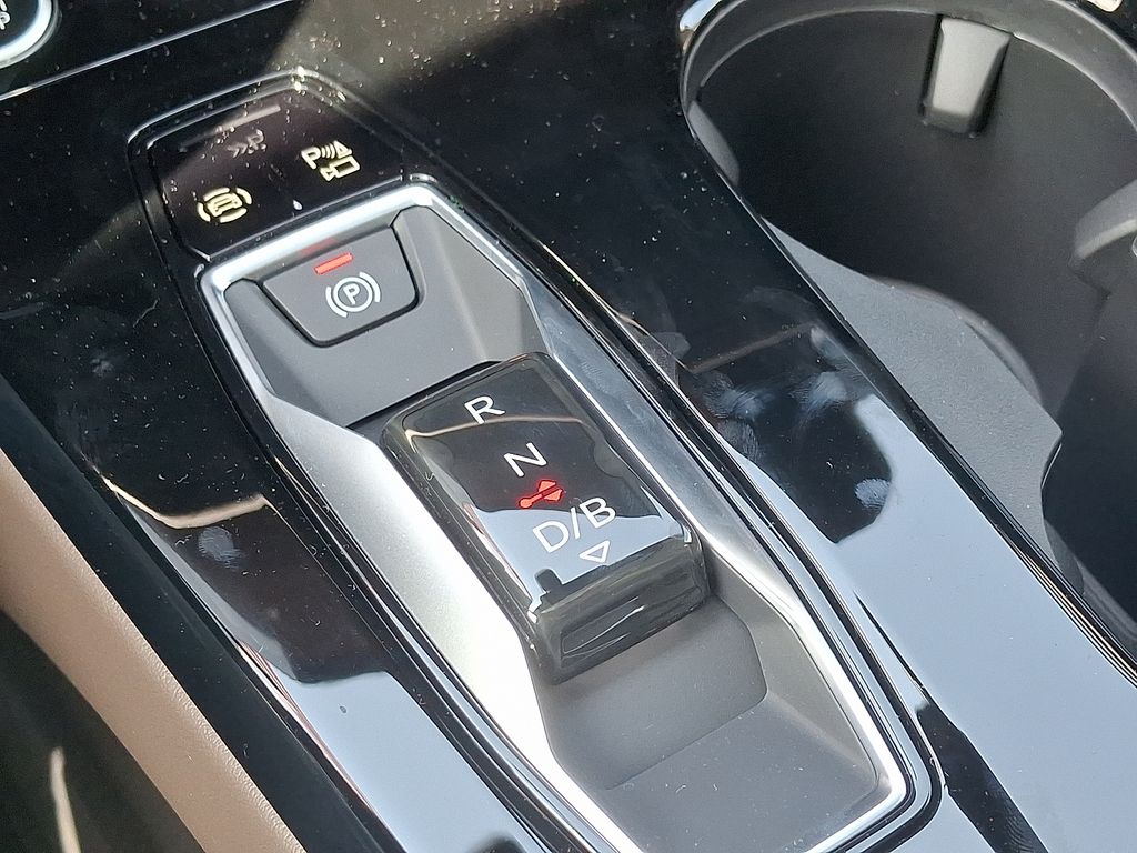 2025 Audi e-tron Premium 12
