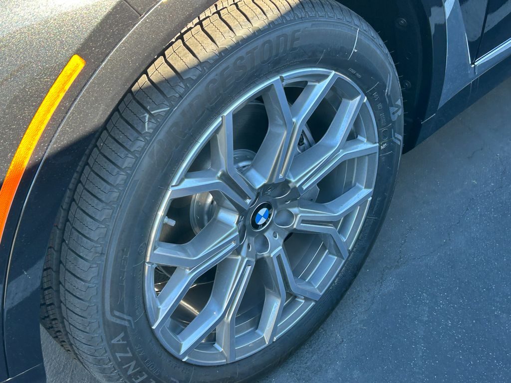 Thumbnail: 2026 BMW X7 - 3