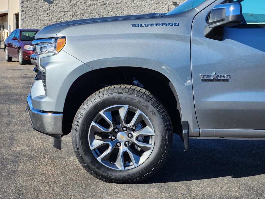 2025 Chevrolet Silverado 1500 LT 6