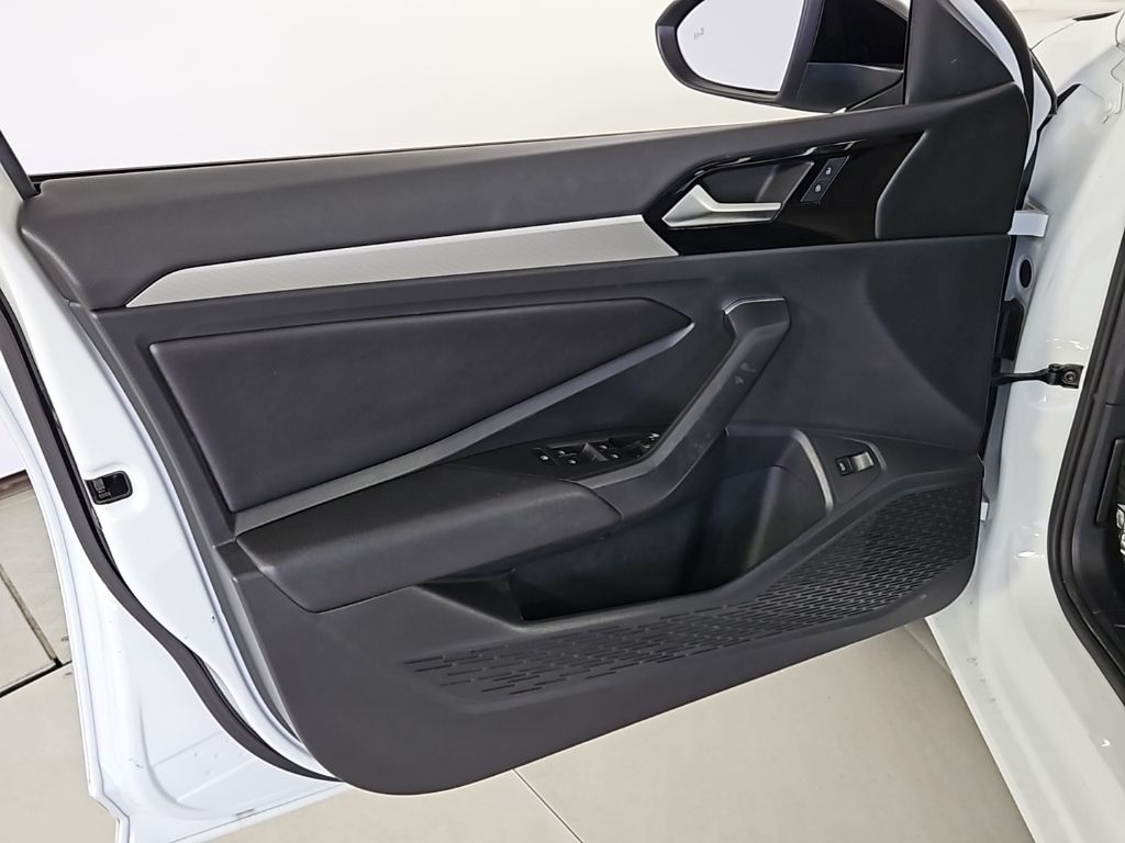 Thumbnail: 2019 Volkswagen Jetta - 11