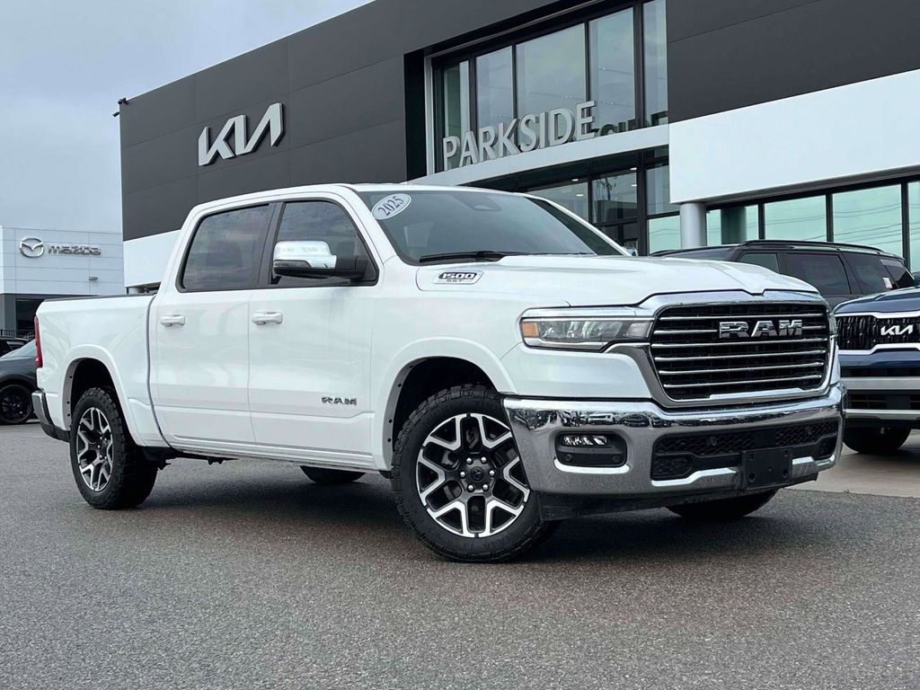 2025 RAM 1500 Laramie Crew Cab 4WD