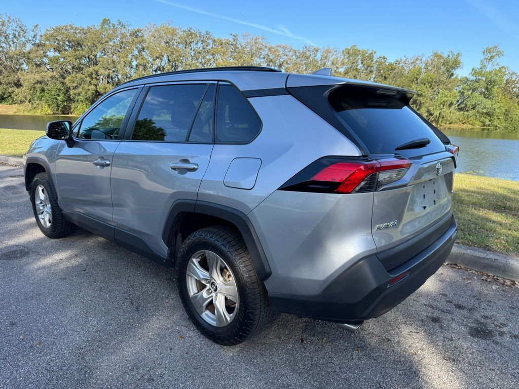 2021 Toyota RAV4 XLE 3