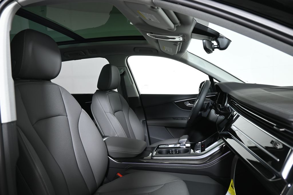 Thumbnail: 2026 Audi Q7 - 23