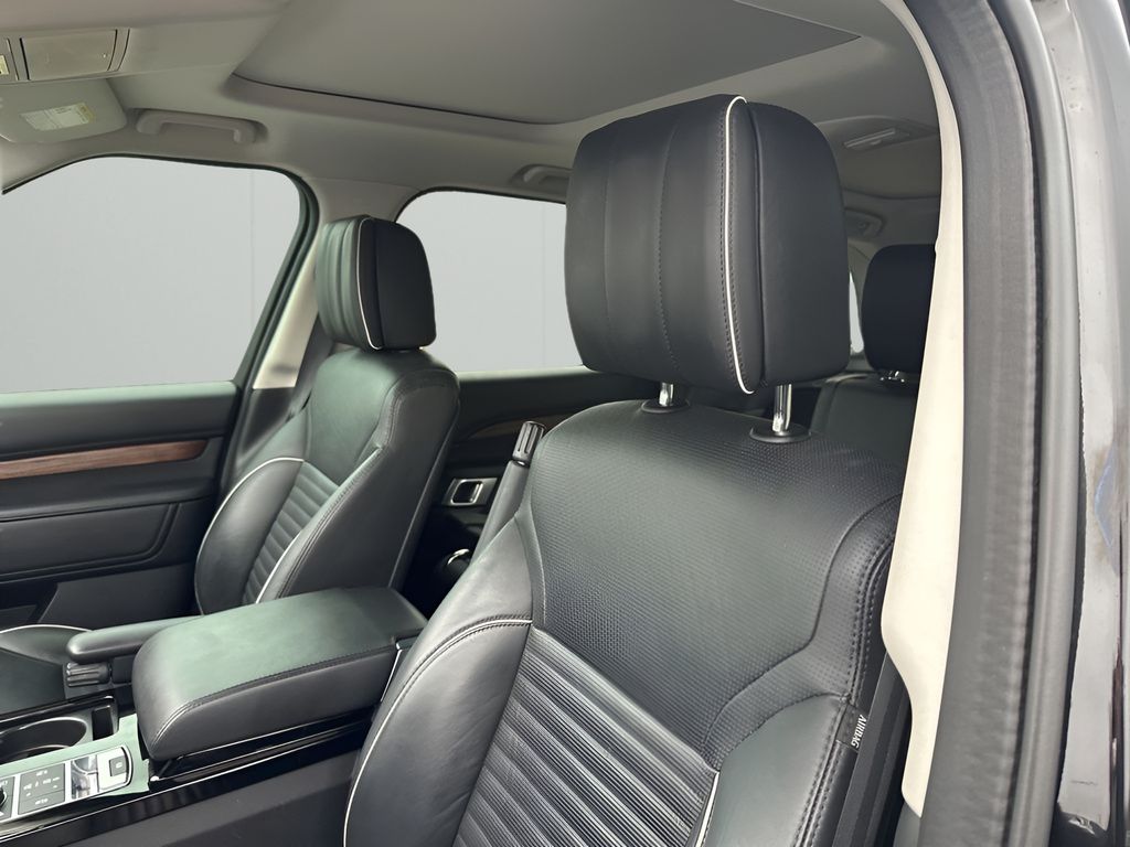 Used Car 2020 Land Rover Discovery  Hse Luxury For Sale Under $30,000 In Austin, Texas