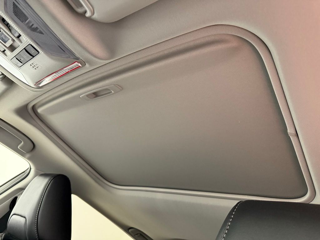 Thumbnail: 2022 Toyota RAV4 - 19