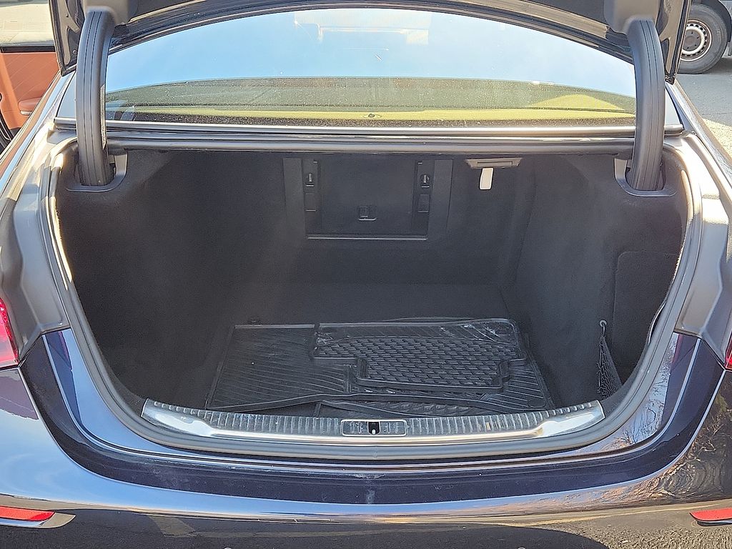 Thumbnail: 2022 Mercedes-Benz S-Class - 28