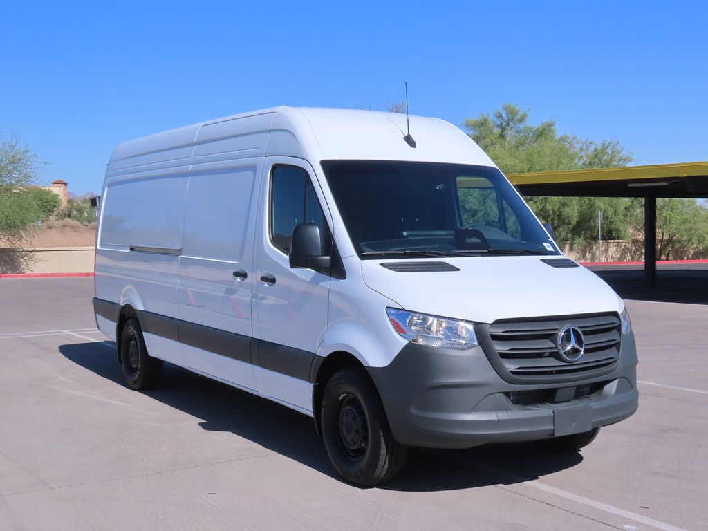 Thumbnail: 2025 Mercedes-Benz Sprinter - 3