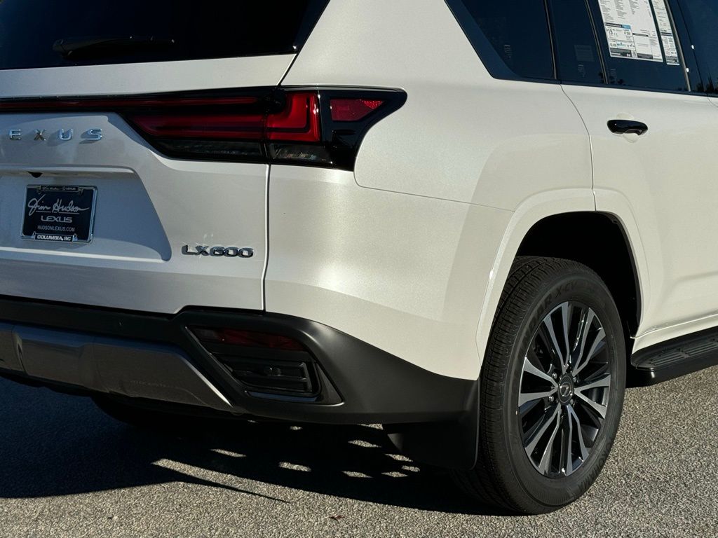 2024 Lexus LX 600 Premium 16