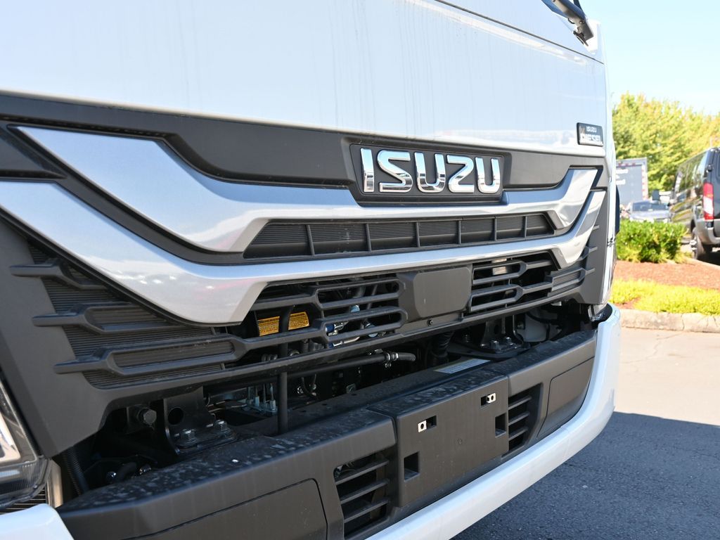 2025 Isuzu NRR 