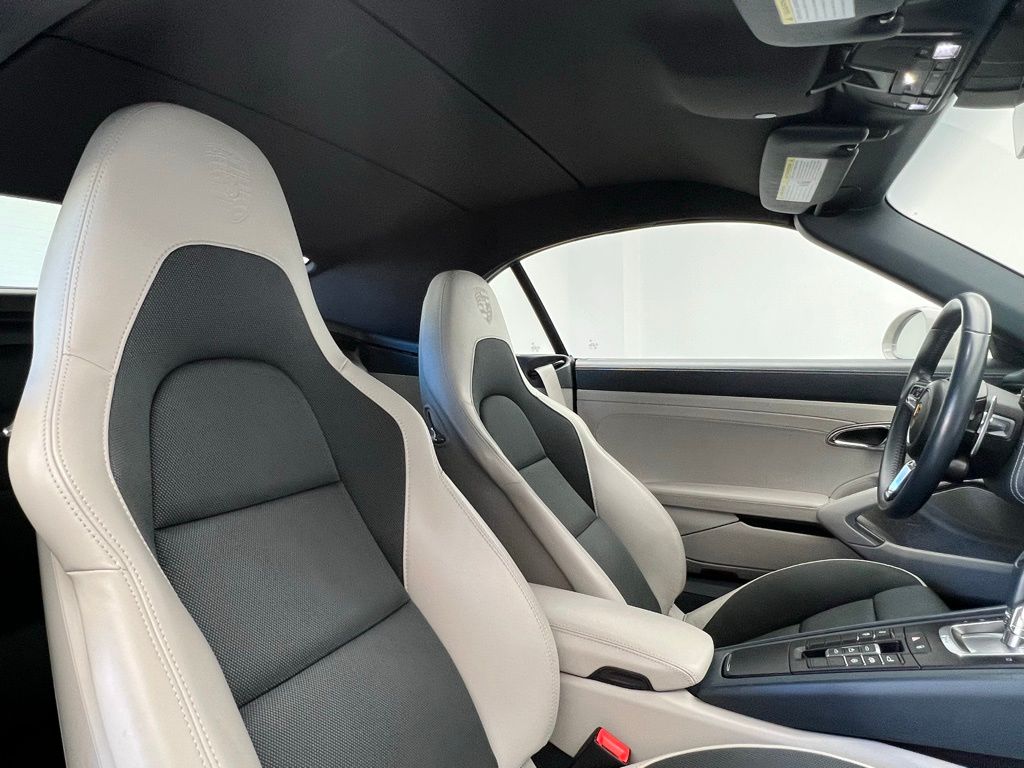 Thumbnail: 2019 Porsche 911 - 17