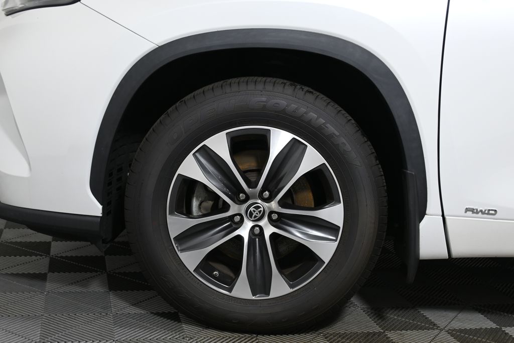 Thumbnail: 2022 Toyota Highlander - 11