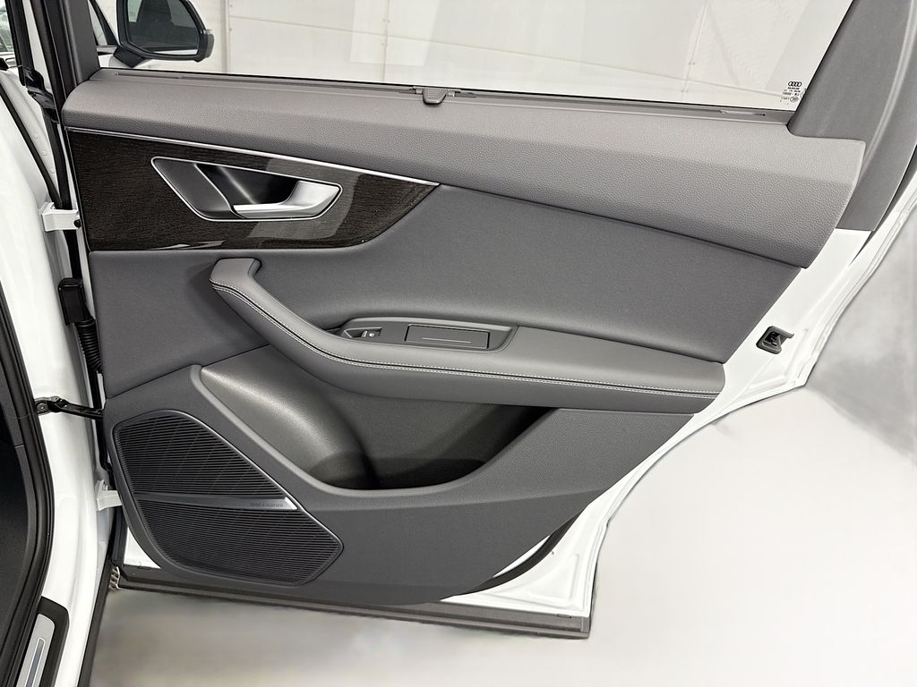 Thumbnail: 2026 Audi Q7 - 28