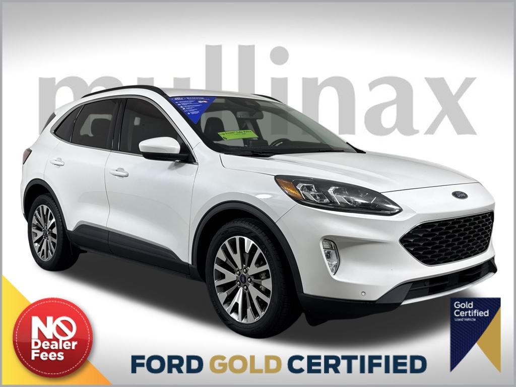 2022 Ford Escape Titanium's photo