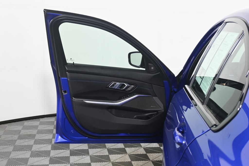 Thumbnail: 2022 BMW 3 Series - 28