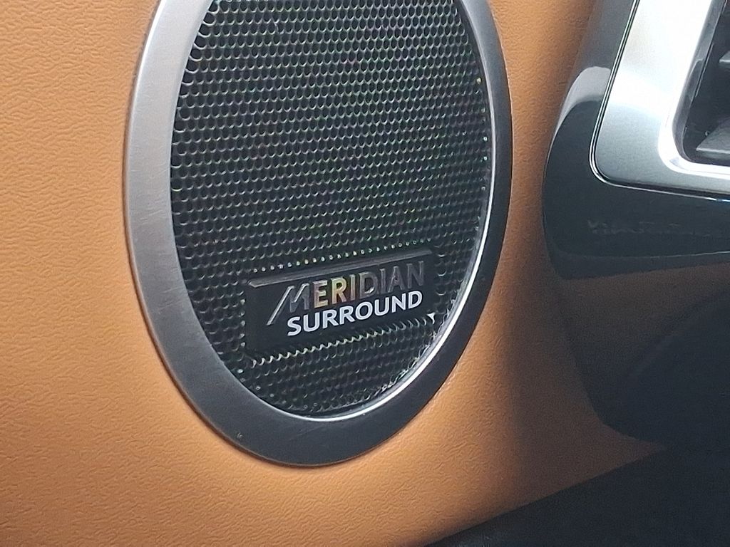 Thumbnail: 2019 Land Rover Discovery - 25