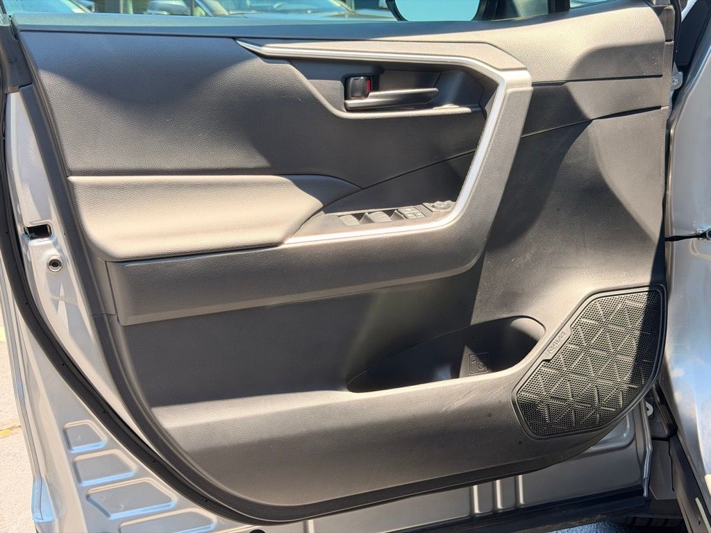 2025 Toyota RAV4 LE Silver Sky Metallic - Jim Hudson Acura - Image 24