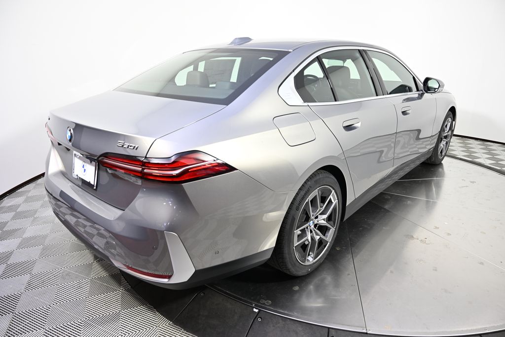 Thumbnail: 2026 BMW 5 Series - 5