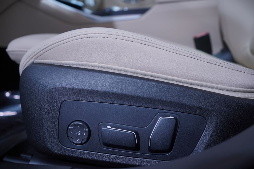 2025 BMW 3 Series 330i 12