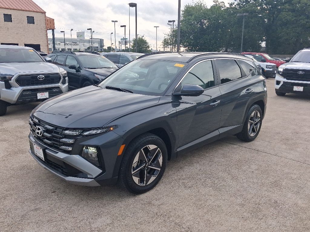 Gray 2025 Hyundai Tucson SEL FWD SUV / Crossover Front-Wheel Drive 8-Speed Automatic