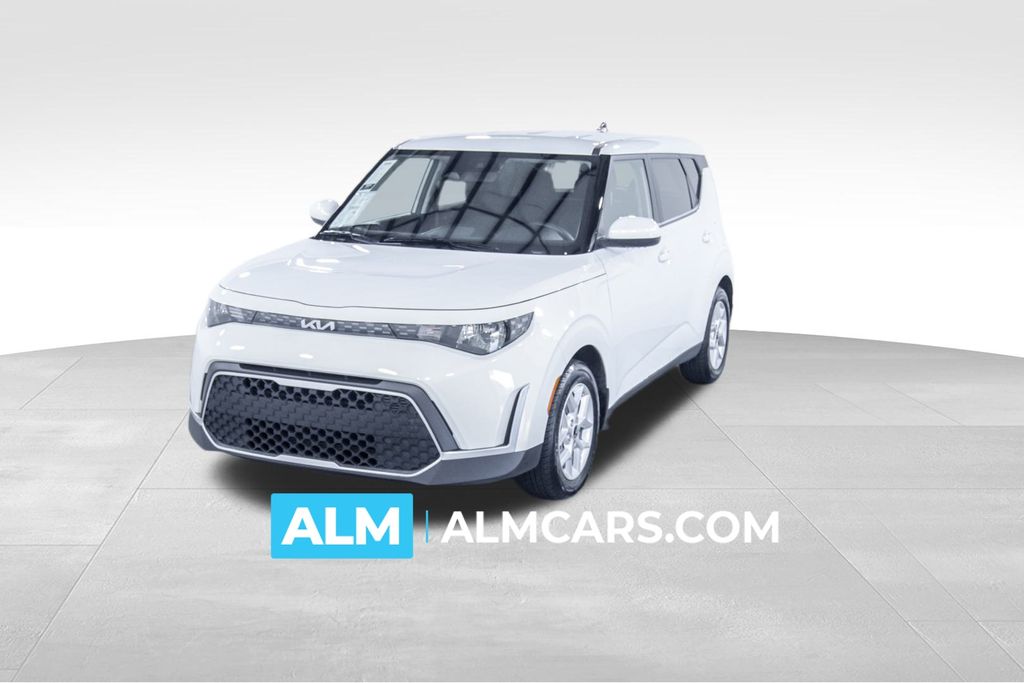 2025 Kia Soul LX's photo