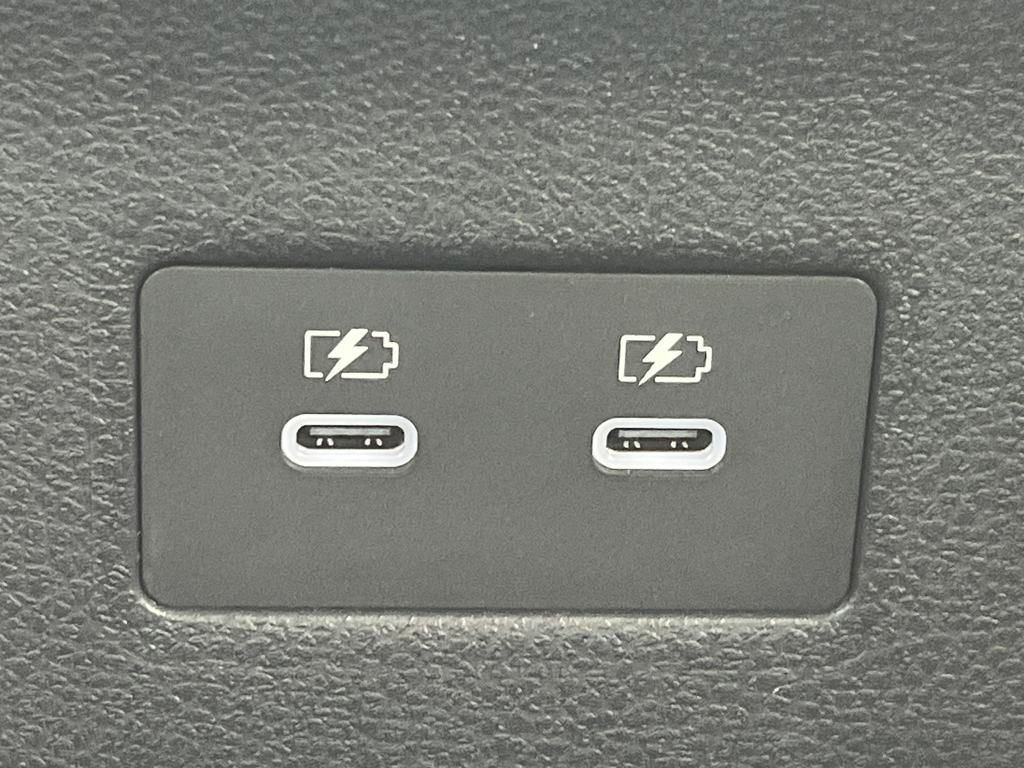 2025 Nissan Kicks SR photo