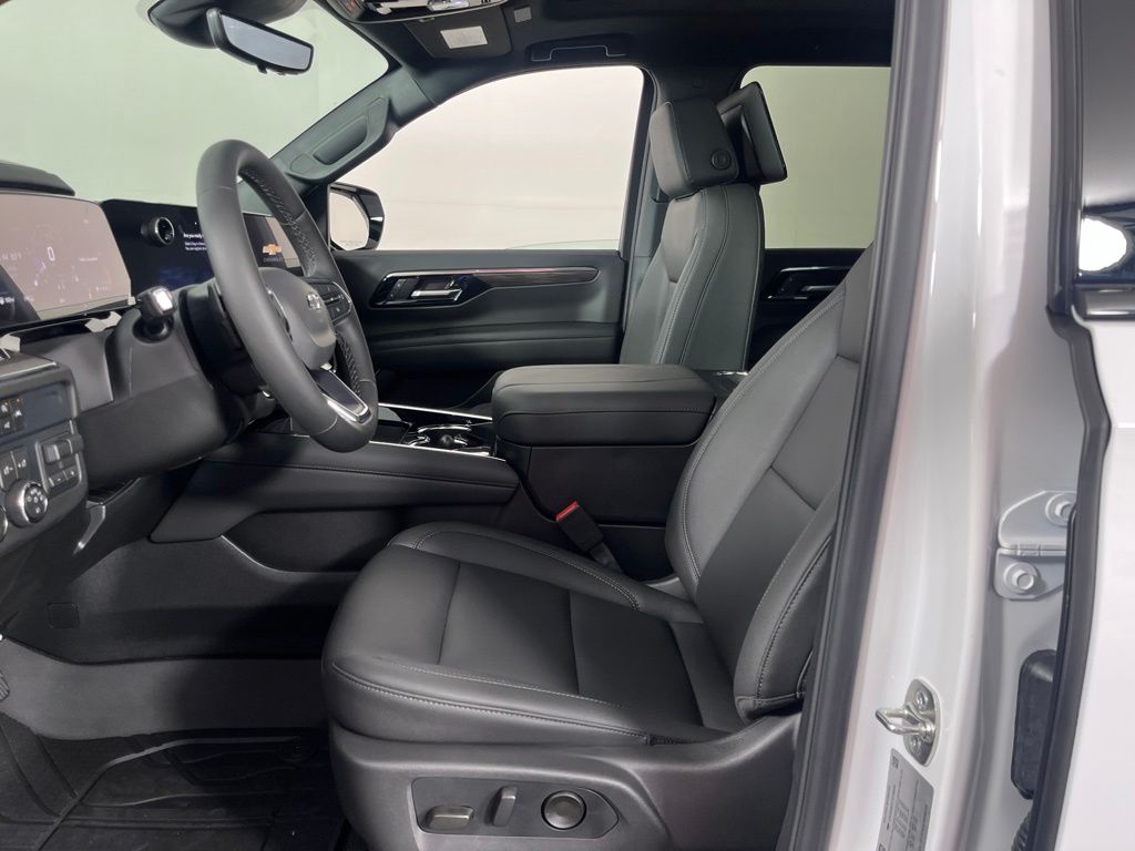 Thumbnail: 2026 Chevrolet Suburban - 24