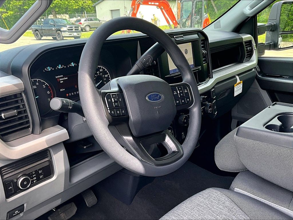 2026 Ford F-350SD — photo 7