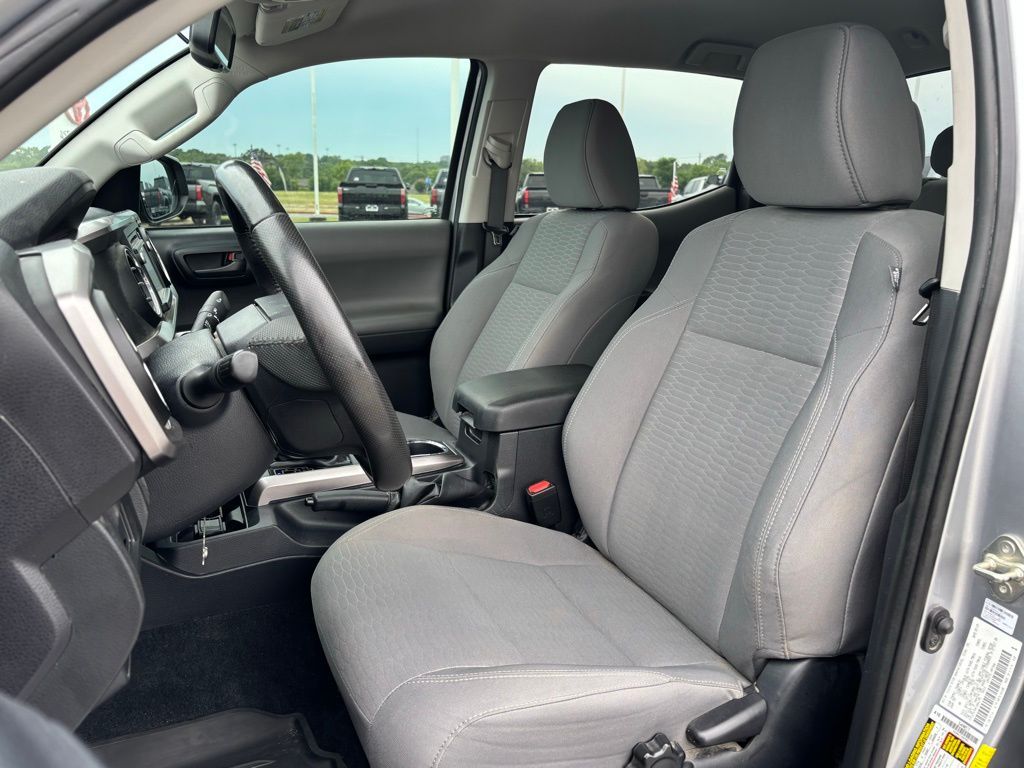2019 Toyota Tacoma SR5 photo
