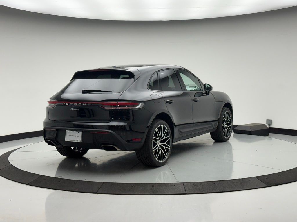 Thumbnail: 2026 Porsche Macan - 10