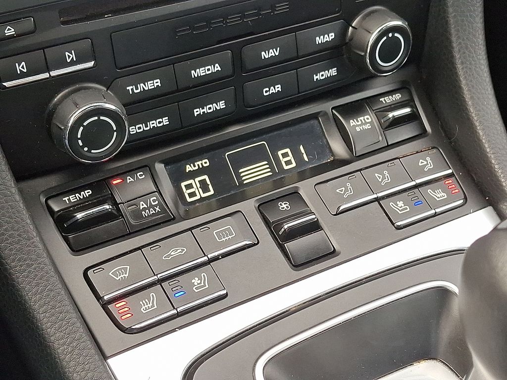 Thumbnail: 2017 Porsche 911 - 17