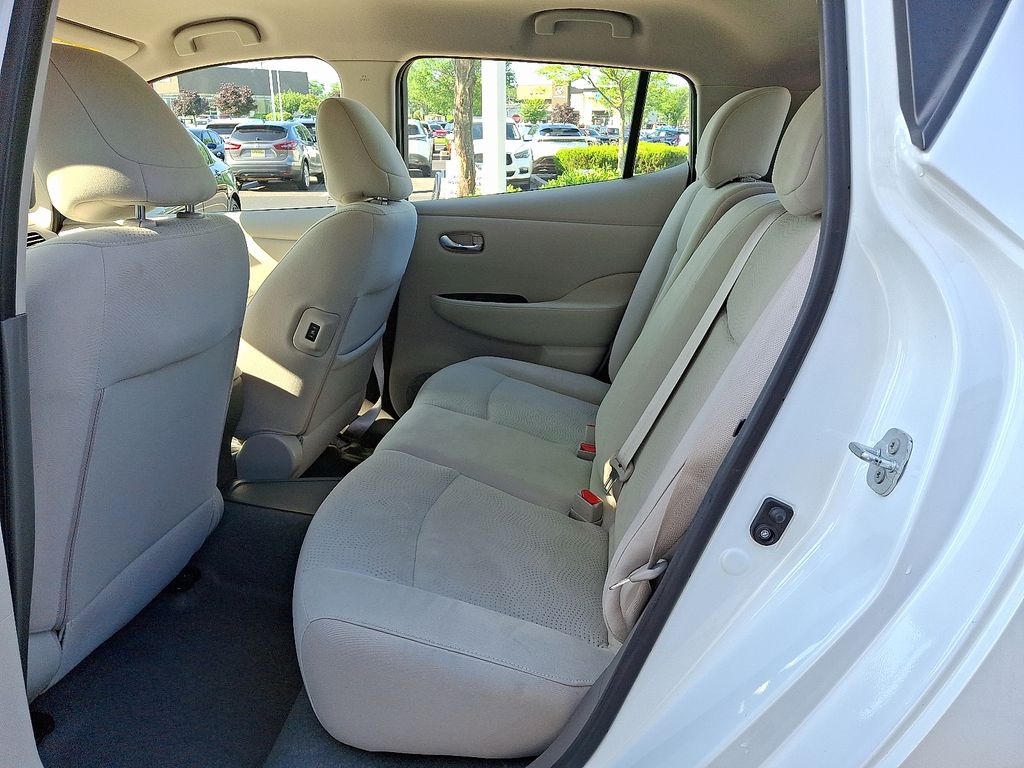 Thumbnail: 2015 Nissan Leaf - 10