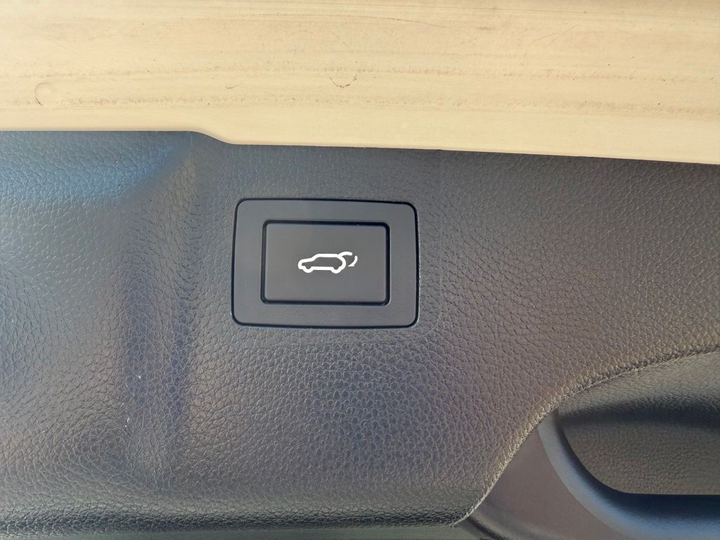 Thumbnail: 2015 Hyundai Santa Fe - 28