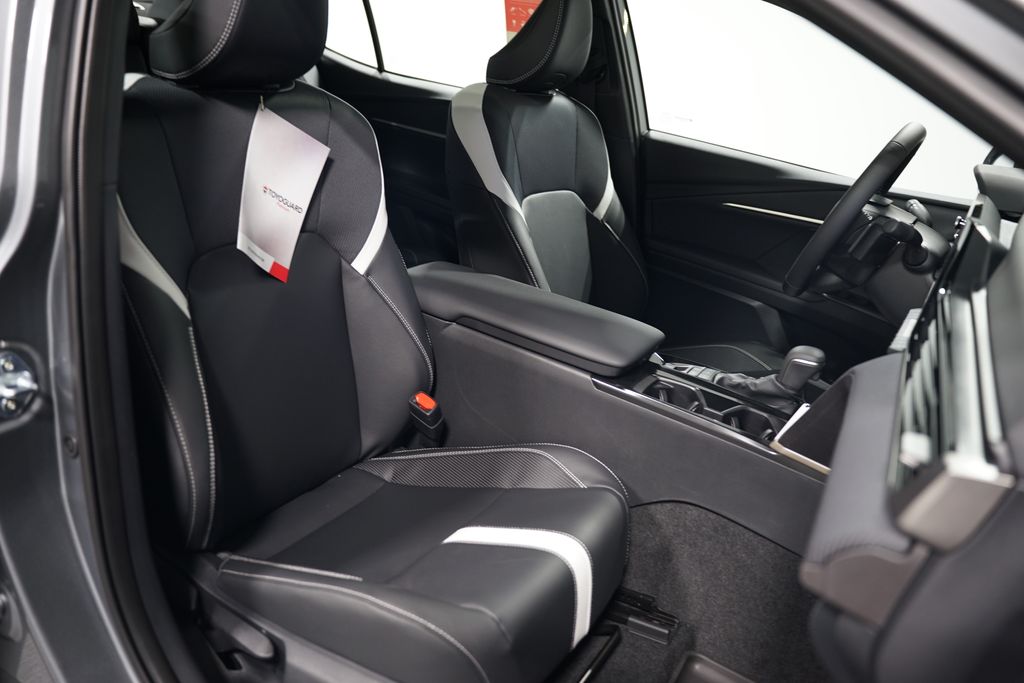 2025 Toyota Camry SE 29