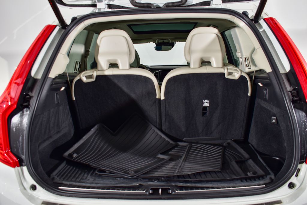 Thumbnail: 2021 Volvo XC90 - 25