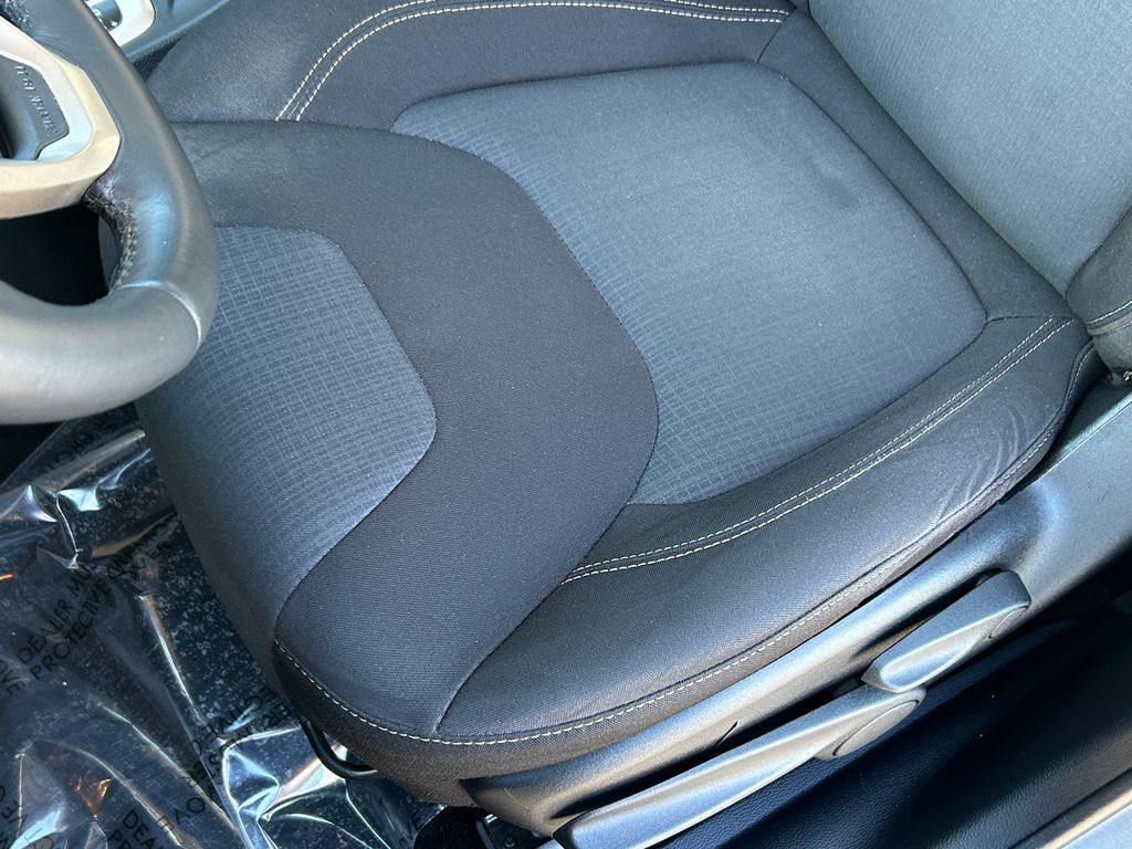 Thumbnail: 2016 Jeep Cherokee - 15