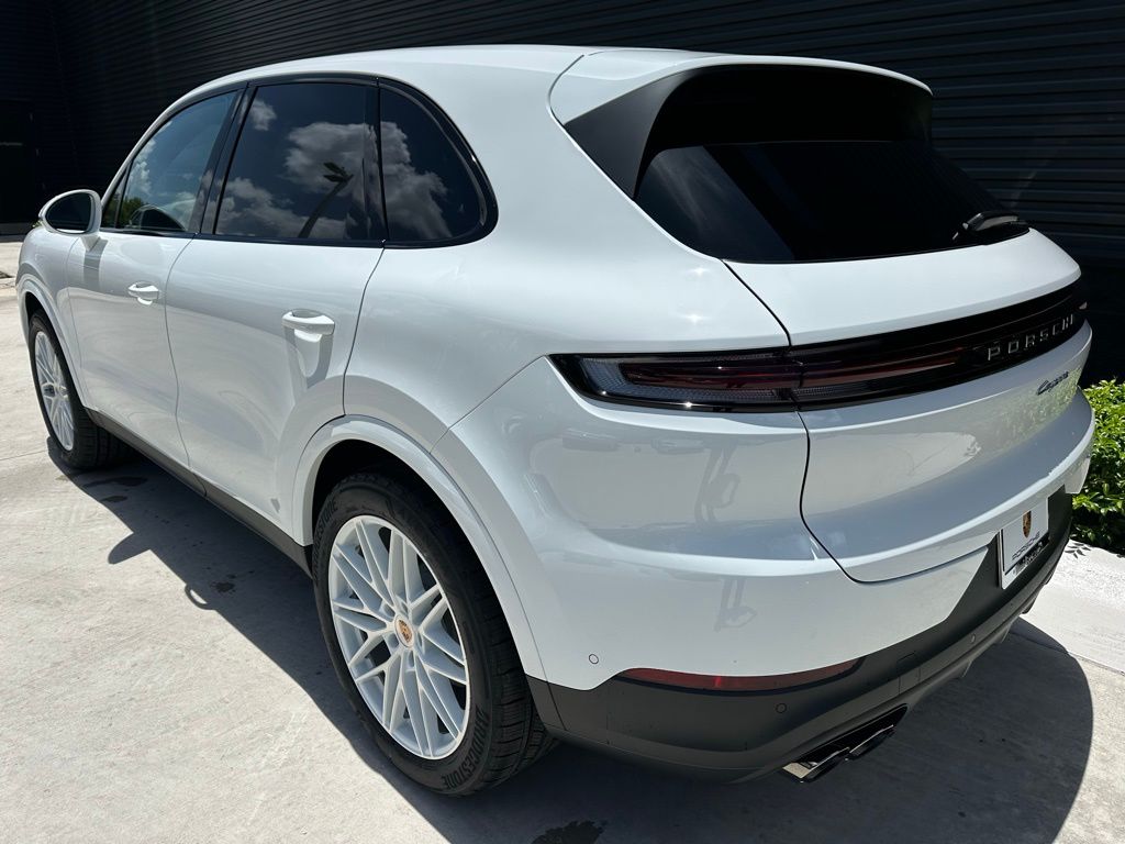 Thumbnail: 2025 Porsche Cayenne - 3