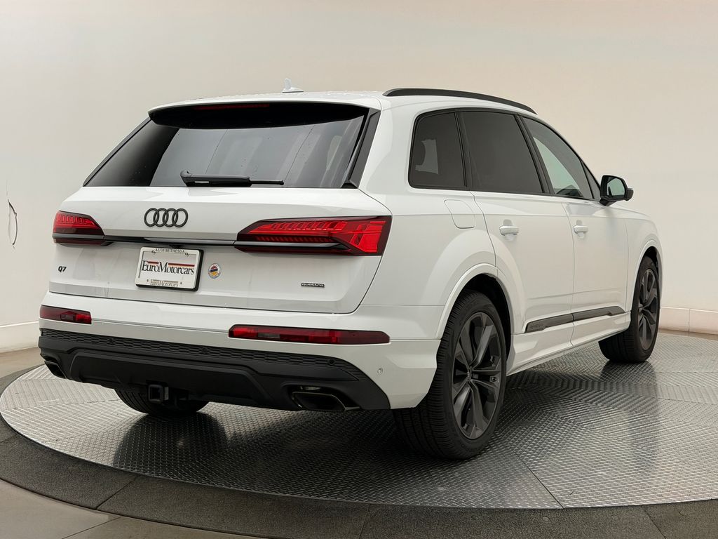 Thumbnail: 2026 Audi Q7 - 9