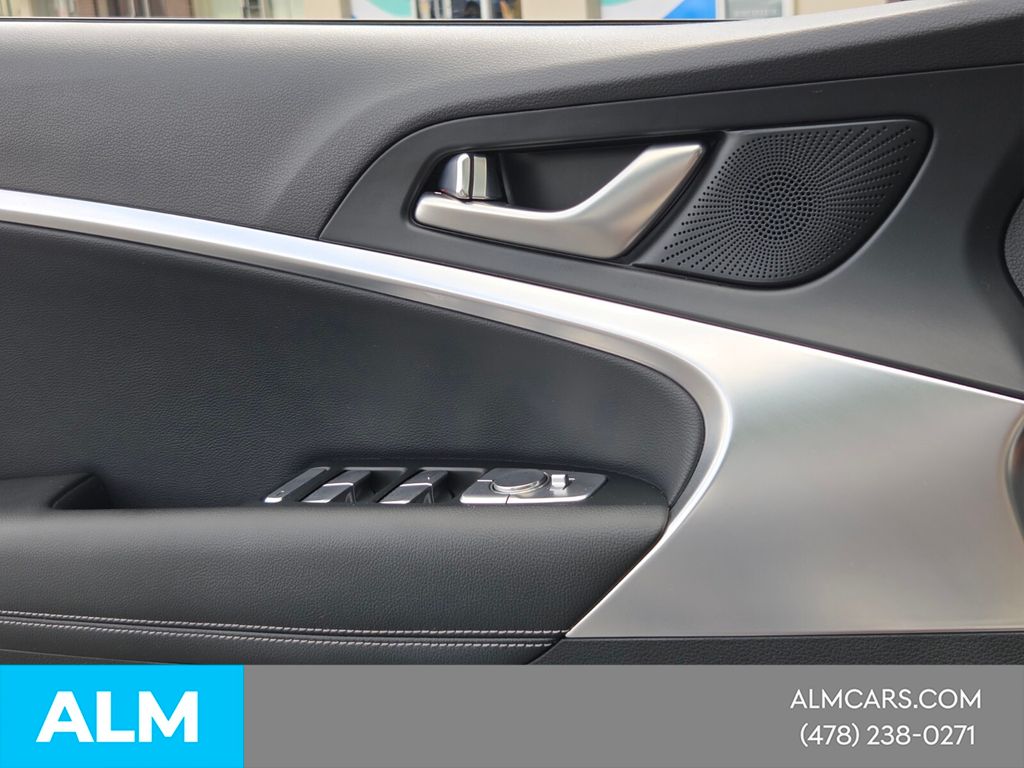 Used 2025 Silver Genesis 2.5T image 29