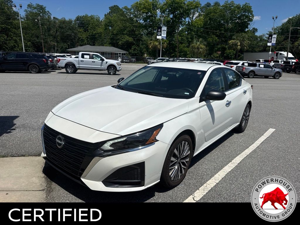 Pearl White Tricoat 2024 Nissan Altima Sedan Front-Wheel Drive Continuously Variable Transmission