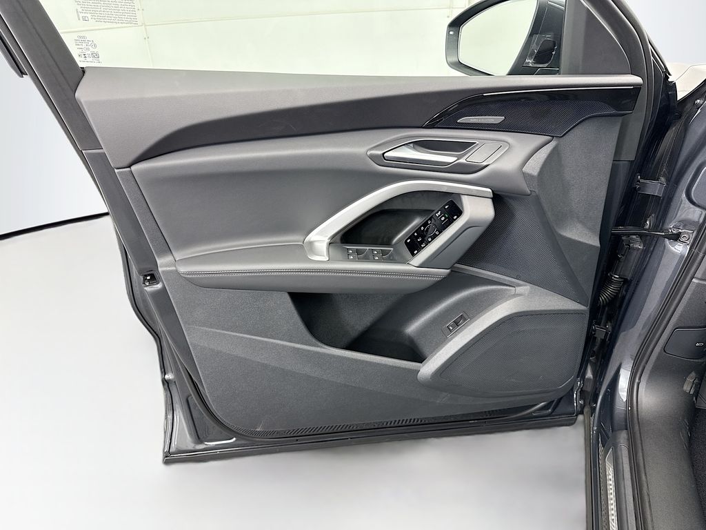 Thumbnail: 2025 Audi Q5 - 23