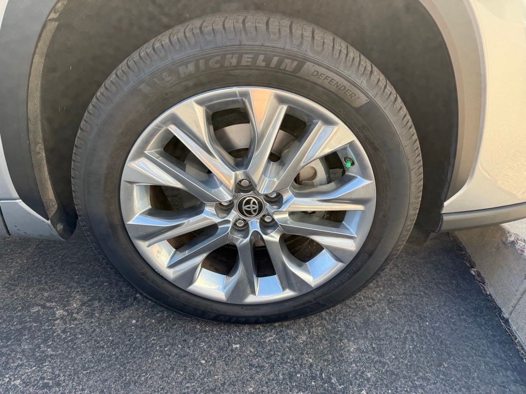 Thumbnail: 2021 Toyota Highlander - 7