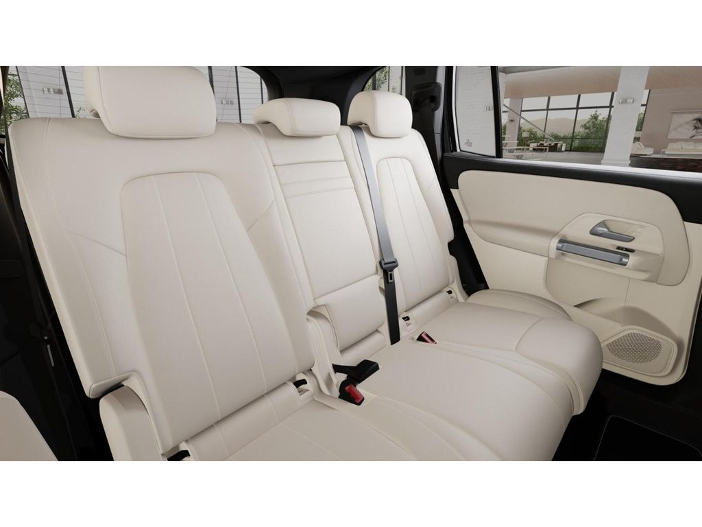 2025 Mercedes-Benz GLB 250 5