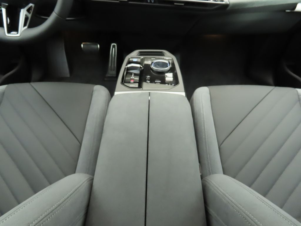 Thumbnail: 2026 BMW iX - 16