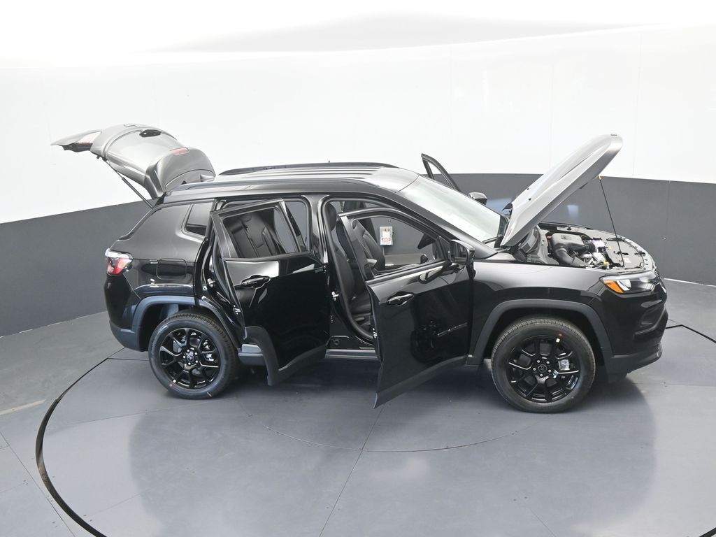 New 2026 Diamond Black Crystal Pearlcoat Jeep Latitude image 63