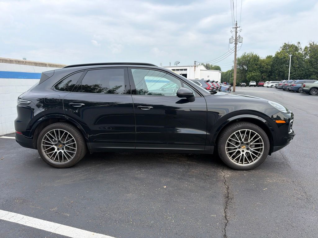 Thumbnail: 2022 Porsche Cayenne - 6