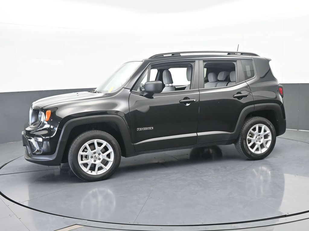 Used 2022 Black Clearcoat Jeep Latitude image 2