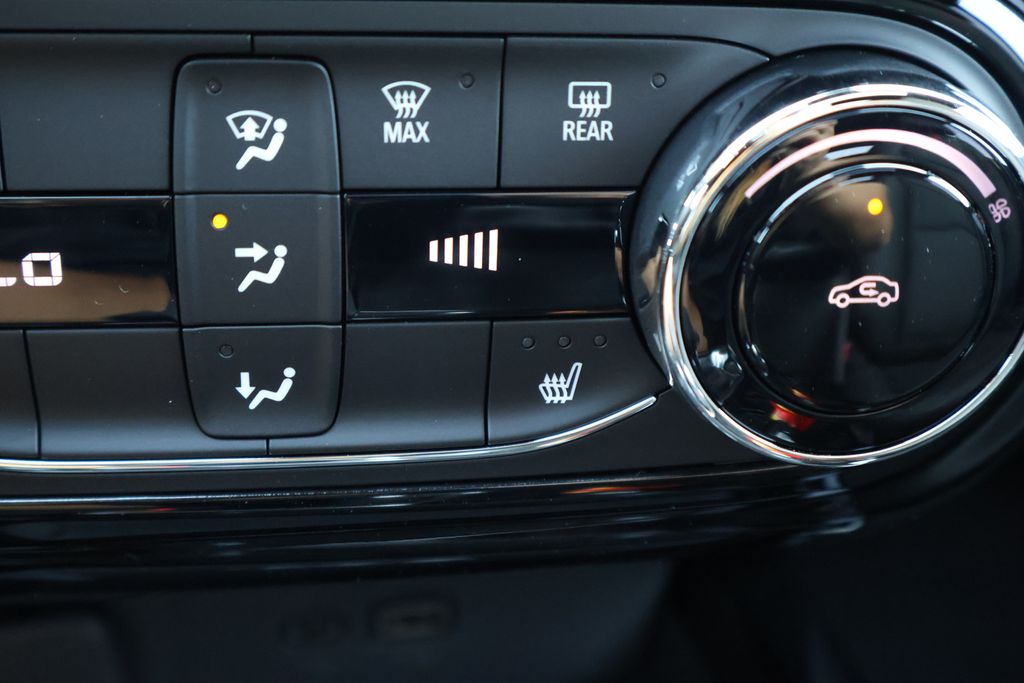 Thumbnail: 2025 Chevrolet Trax - 28
