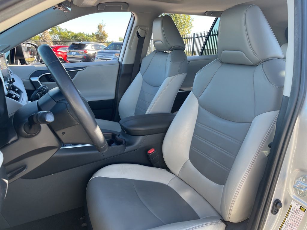 Thumbnail: 2019 Toyota RAV4 - 25