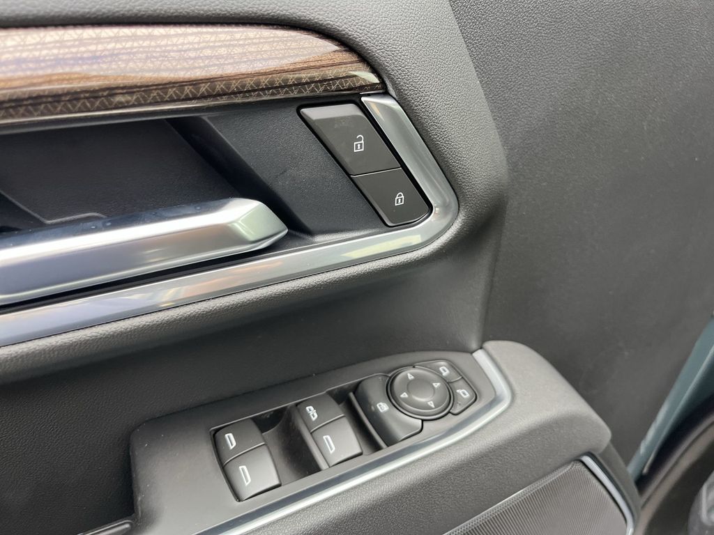 2025 Chevrolet Silverado 2500HD LT photo