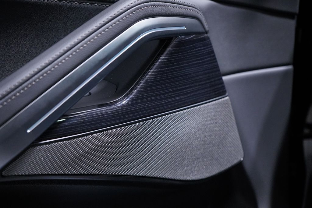 Thumbnail: 2027 BMW X6 - 19